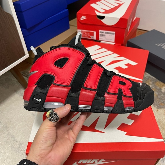 NIB Men Size 10 Nike Air More Uptempo ‘96 Pippen Sneakers Black/Navy/Varsity Red - Picture 8 of 14